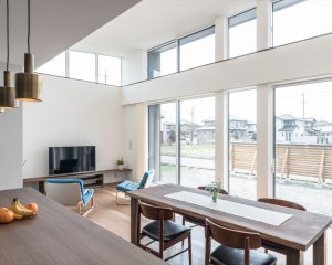 ワンフロアでゆったり暮らす　高天井リビングの平屋の家（安曇野市）